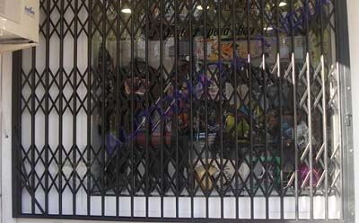 Instalación y reparación de cierre de tijera